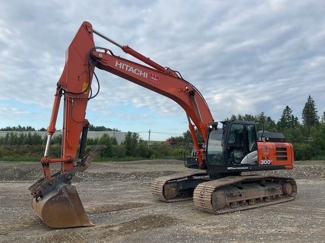 33-tonne tracked excavator on a reclaimed site